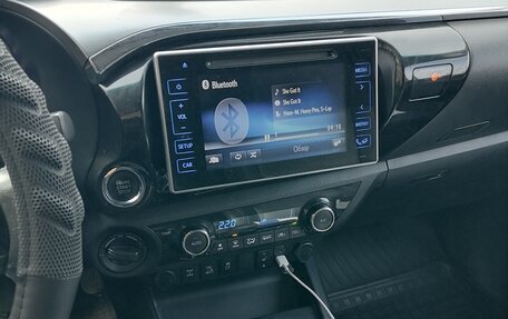 Toyota Hilux VIII, 2015 год, 2 700 000 рублей, 2 фотография