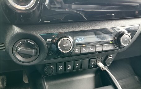 Toyota Hilux VIII, 2015 год, 2 700 000 рублей, 4 фотография