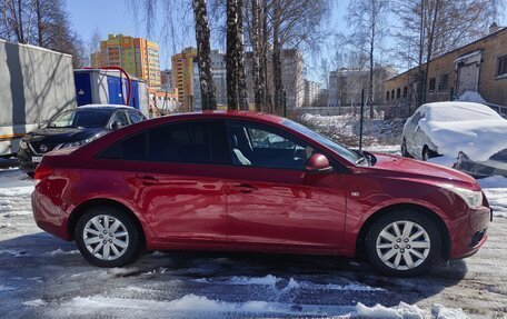 Chevrolet Cruze II, 2010 год, 750 000 рублей, 3 фотография