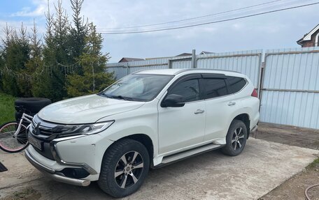 Mitsubishi Pajero Sport III рестайлинг, 2017 год, 2 400 000 рублей, 4 фотография