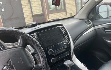 Mitsubishi Pajero Sport III рестайлинг, 2017 год, 2 400 000 рублей, 7 фотография