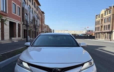 Toyota Camry, 2018 год, 3 080 000 рублей, 6 фотография