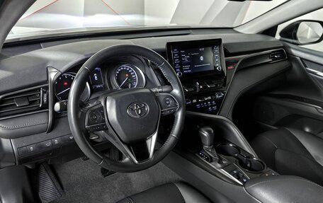 Toyota Camry, 2021 год, 2 850 000 рублей, 14 фотография