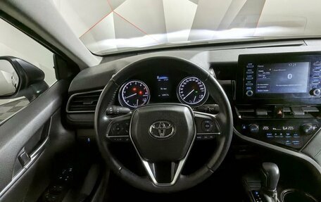 Toyota Camry, 2021 год, 2 850 000 рублей, 15 фотография