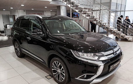 Mitsubishi Outlander III рестайлинг 3, 2017 год, 1 999 000 рублей, 3 фотография