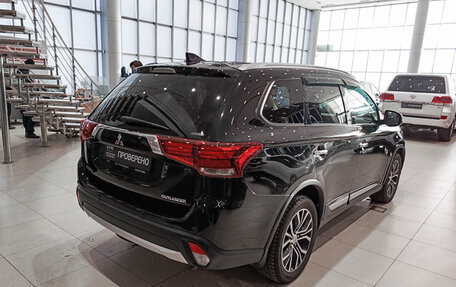 Mitsubishi Outlander III рестайлинг 3, 2017 год, 1 999 000 рублей, 5 фотография