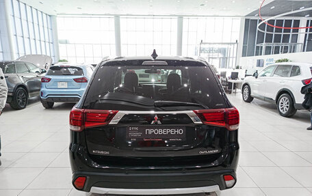 Mitsubishi Outlander III рестайлинг 3, 2017 год, 1 999 000 рублей, 6 фотография