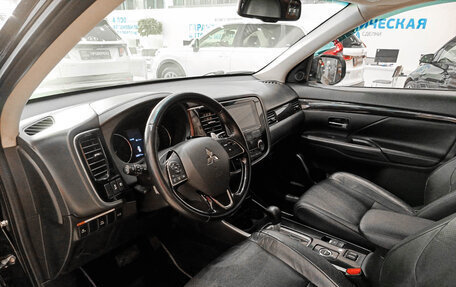 Mitsubishi Outlander III рестайлинг 3, 2017 год, 1 999 000 рублей, 16 фотография