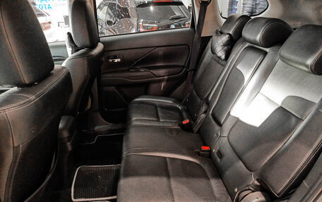 Mitsubishi Outlander III рестайлинг 3, 2017 год, 1 999 000 рублей, 12 фотография
