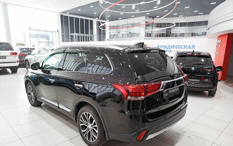 Mitsubishi Outlander III рестайлинг 3, 2017 год, 1 999 000 рублей, 7 фотография