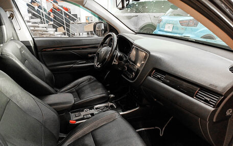 Mitsubishi Outlander III рестайлинг 3, 2017 год, 1 999 000 рублей, 11 фотография