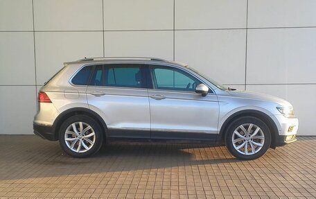 Volkswagen Tiguan II, 2018 год, 2 440 000 рублей, 4 фотография