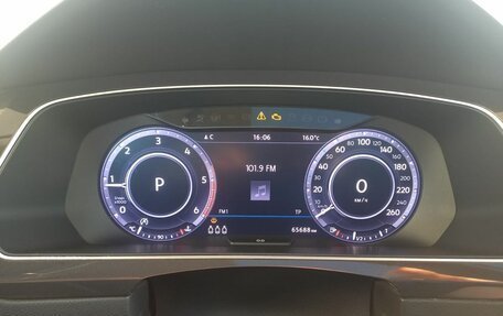 Volkswagen Tiguan II, 2018 год, 2 440 000 рублей, 13 фотография