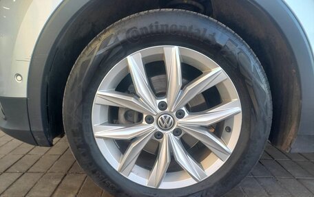 Volkswagen Tiguan II, 2018 год, 2 440 000 рублей, 18 фотография