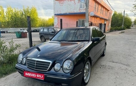 Mercedes-Benz E-Класс, 2001 год, 550 000 рублей, 1 фотография
