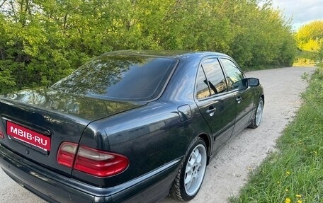 Mercedes-Benz E-Класс, 2001 год, 550 000 рублей, 5 фотография