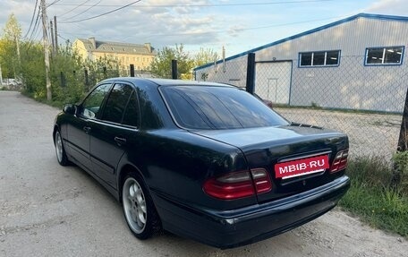 Mercedes-Benz E-Класс, 2001 год, 550 000 рублей, 3 фотография