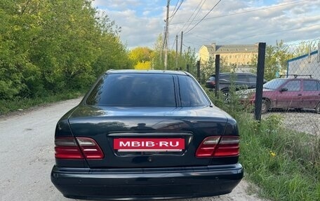 Mercedes-Benz E-Класс, 2001 год, 550 000 рублей, 4 фотография