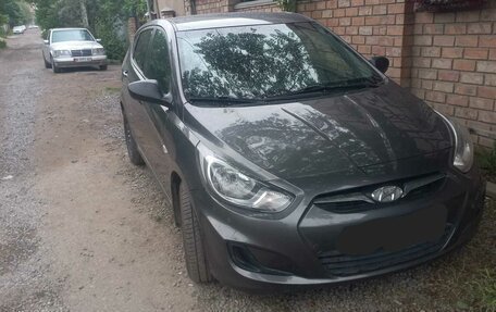 Hyundai Solaris II рестайлинг, 2013 год, 620 000 рублей, 1 фотография