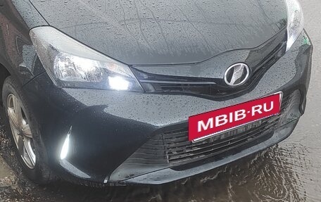 Toyota Vitz, 2014 год, 765 000 рублей, 2 фотография