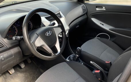 Hyundai Solaris II рестайлинг, 2011 год, 700 000 рублей, 6 фотография