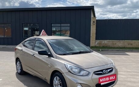 Hyundai Solaris II рестайлинг, 2011 год, 700 000 рублей, 4 фотография