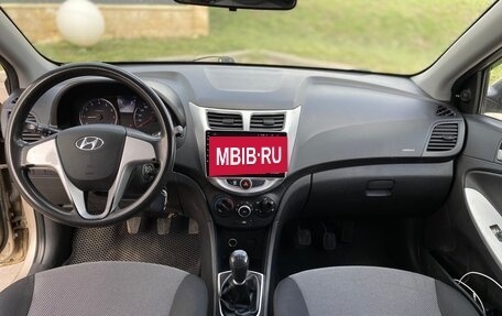 Hyundai Solaris II рестайлинг, 2011 год, 700 000 рублей, 9 фотография