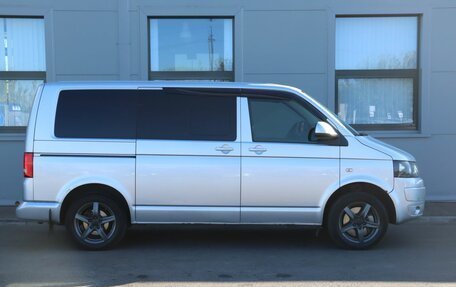 Volkswagen Caravelle T5, 2013 год, 1 740 000 рублей, 4 фотография