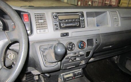 Toyota HiAce H200, 2005 год, 1 300 000 рублей, 34 фотография