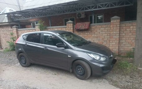 Hyundai Solaris II рестайлинг, 2013 год, 620 000 рублей, 2 фотография