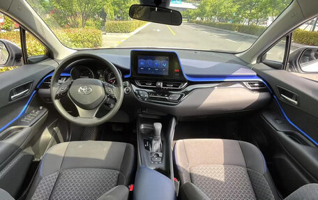 Toyota C-HR I рестайлинг, 2022 год, 2 015 000 рублей, 3 фотография