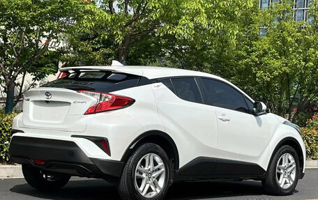 Toyota C-HR I рестайлинг, 2022 год, 2 015 000 рублей, 2 фотография
