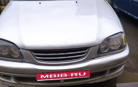 Toyota Avensis III рестайлинг, 1999 год, 290 000 рублей, 1 фотография