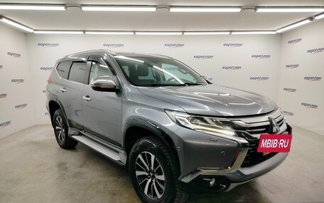 Mitsubishi Pajero Sport III рестайлинг, 2016 год, 3 000 000 рублей, 2 фотография