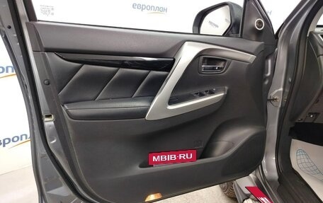 Mitsubishi Pajero Sport III рестайлинг, 2016 год, 3 000 000 рублей, 9 фотография