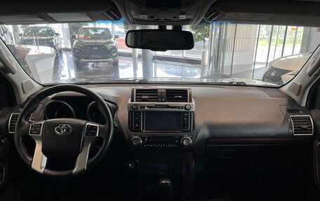 Toyota Land Cruiser Prado 150 рестайлинг 2, 2016 год, 3 745 000 рублей, 14 фотография