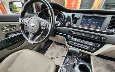 KIA Carnival III, 2018 год, 2 790 000 рублей, 20 фотография