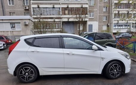 Hyundai Solaris II рестайлинг, 2015 год, 950 000 рублей, 2 фотография