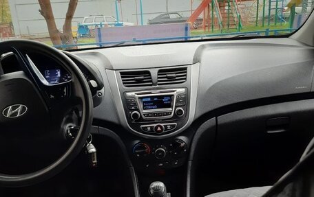 Hyundai Solaris II рестайлинг, 2015 год, 950 000 рублей, 6 фотография