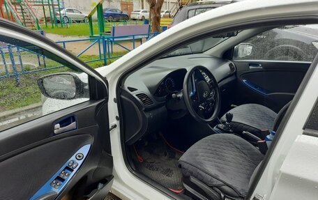 Hyundai Solaris II рестайлинг, 2015 год, 950 000 рублей, 5 фотография