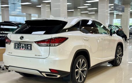 Lexus RX IV рестайлинг, 2021 год, 5 900 000 рублей, 12 фотография