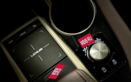 Lexus RX IV рестайлинг, 2021 год, 5 900 000 рублей, 29 фотография