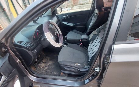 Hyundai Solaris II рестайлинг, 2011 год, 415 000 рублей, 7 фотография