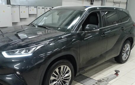Toyota Highlander, 2023 год, 5 320 000 рублей, 1 фотография
