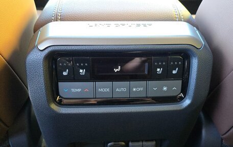 Toyota Land Cruiser Prado, 2024 год, 12 750 000 рублей, 15 фотография