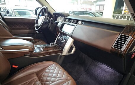 Land Rover Range Rover IV рестайлинг, 2017 год, 4 899 000 рублей, 10 фотография