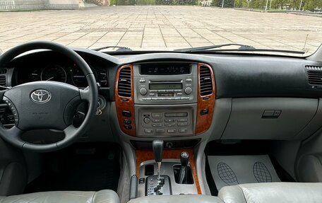 Toyota Land Cruiser 100 рестайлинг 2, 2003 год, 1 990 000 рублей, 12 фотография