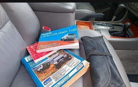 Toyota Land Cruiser 100 рестайлинг 2, 2003 год, 1 990 000 рублей, 26 фотография
