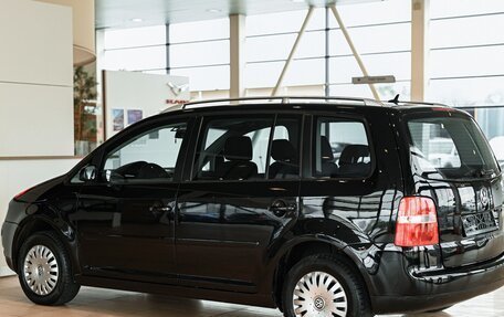 Volkswagen Touran III, 2005 год, 545 000 рублей, 4 фотография