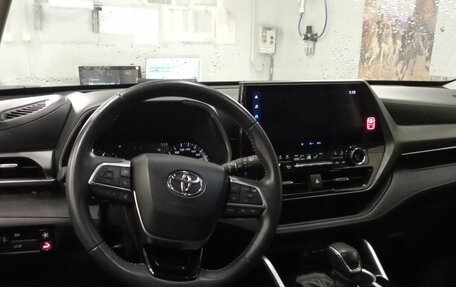 Toyota Highlander, 2023 год, 5 320 000 рублей, 5 фотография